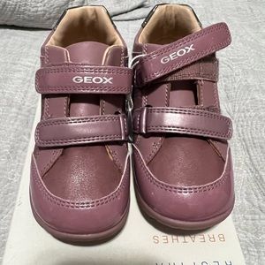 Geox girls sneaker size 9